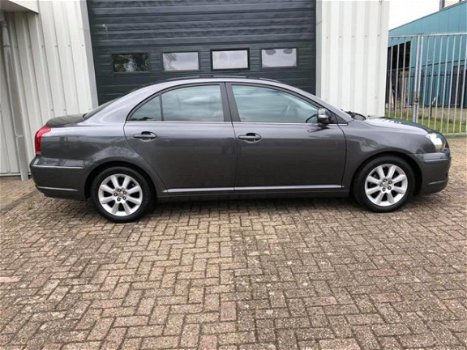 Toyota Avensis - 1.8 VVTi Luna ZEER NETJES - 1