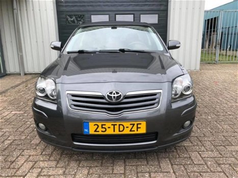 Toyota Avensis - 1.8 VVTi Luna ZEER NETJES - 1