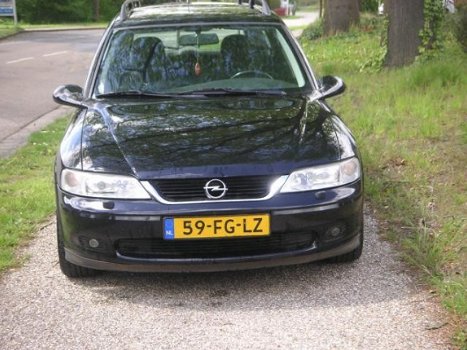 Opel Vectra Wagon - 1.6-16V Sport Edition II - 1