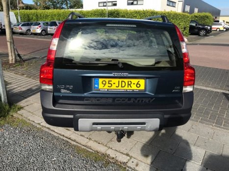 Volvo XC70 - 2.4 D5 / automaat / cruise control / lm velgen / airco - 1