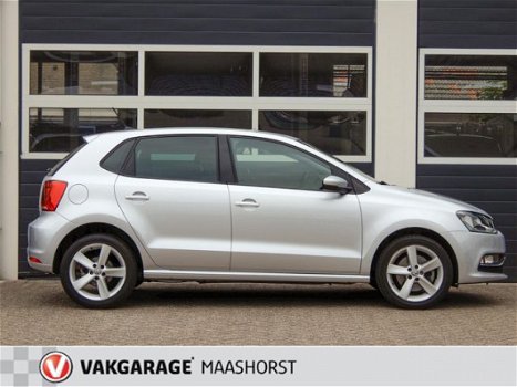 Volkswagen Polo - 1.2 TSI Highline / Parkeersensoren / Achteruitrijcamera / Navigatie - 1