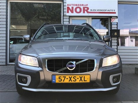 Volvo XC70 - 2.4 D5 Kinetic 4X4 Navi Facelift nieuwmodel In topstaat - 1