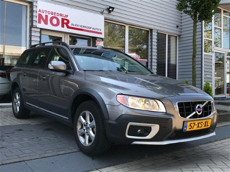 Volvo XC70 - 2.4 D5 Kinetic 4X4 Navi Facelift nieuwmodel In topstaat - 1