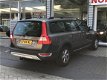 Volvo XC70 - 2.4 D5 Kinetic 4X4 Navi Facelift nieuwmodel In topstaat - 1 - Thumbnail