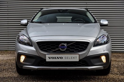 Volvo V40 Cross Country - D2 Momentum - 1