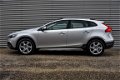 Volvo V40 Cross Country - D2 Momentum - 1 - Thumbnail