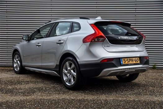 Volvo V40 Cross Country - D2 Momentum - 1