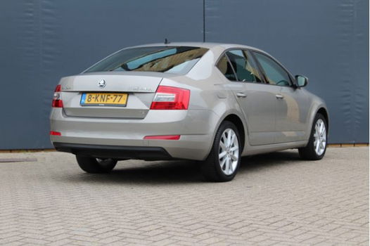 Skoda Octavia - 1.2 TSI Ambition | Navigatie | Lm-wielen | Cruise control | - 1