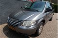 Chrysler Voyager - 2.4i SE Luxe 6 persoons navigatie trekhaak climat controlle nieuwe distributie - 1 - Thumbnail