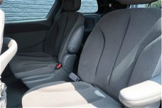 Chrysler Voyager - 2.4i SE Luxe 6 persoons navigatie trekhaak climat controlle nieuwe distributie