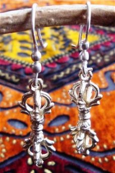 Dorjé oorbellen van Tibetaans zilver