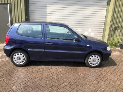 Volkswagen Polo - 1.4-16V Trendline - 1