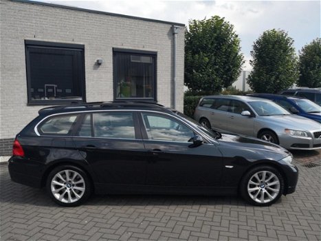 BMW 3-serie Touring - 330xi Executive Leer, Navi professional, panoramadak, 1e eigenaar, 148.000 km - 1