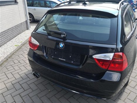 BMW 3-serie Touring - 330xi Executive Leer, Navi professional, panoramadak, 1e eigenaar, 148.000 km - 1