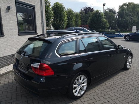 BMW 3-serie Touring - 330xi Executive Leer, Navi professional, panoramadak, 1e eigenaar, 148.000 km - 1