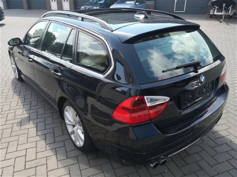 BMW 3-serie Touring - 330xi Executive Leer, Navi professional, panoramadak, 1e eigenaar, 148.000 km - 1