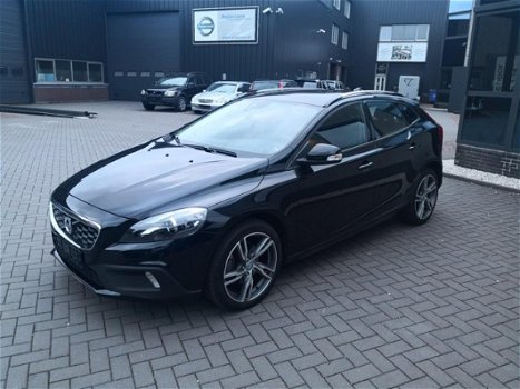 Volvo V40 Cross Country - 1.6 D2 Momentum Navi, 1e eigenaar, BTW auto. In nieuwstaat - 1