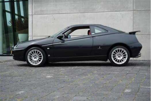 Alfa Romeo GTV - 2.0 JTS - 1