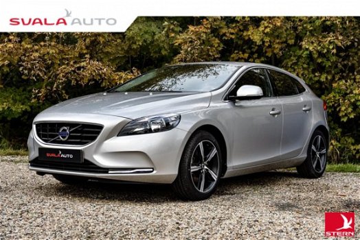 Volvo V40 - T3 Momentum geleverd op nieuwe wielen/bandenset LM 17 inch - 1