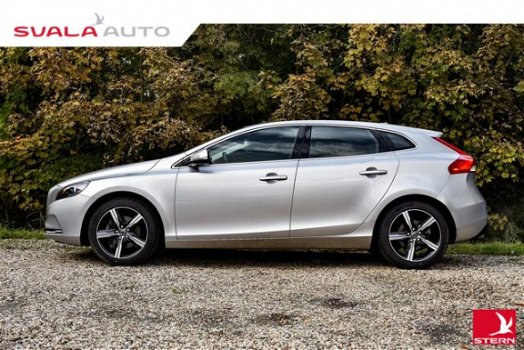 Volvo V40 - T3 Momentum geleverd op nieuwe wielen/bandenset LM 17 inch - 1