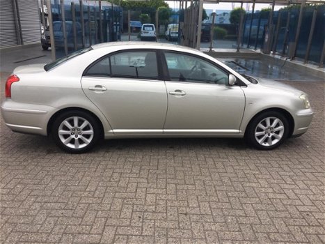 Toyota Avensis - 2.0 D-4D Linea Luna - 1