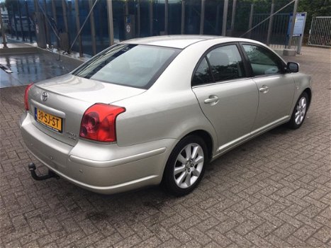 Toyota Avensis - 2.0 D-4D Linea Luna - 1