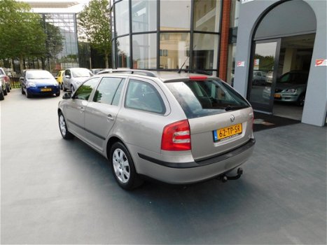 Skoda Octavia Combi - 1.6 Ambiente AUTOMAAT NAVI - 1