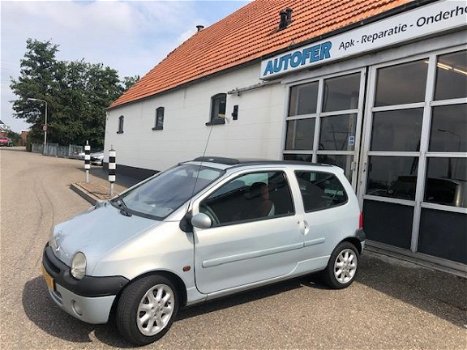 Renault Twingo - 1.2 Privilège stoere en charmante Twingo is op zoek naar jou - 1