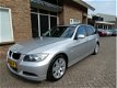 BMW 3-serie Touring - 318i Navi / Panoramadak / Dealeronderhouden - 1 - Thumbnail