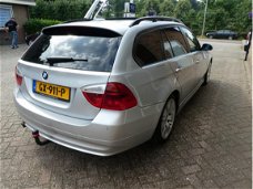 BMW 3-serie Touring - 318i Navi / Panoramadak / Dealeronderhouden