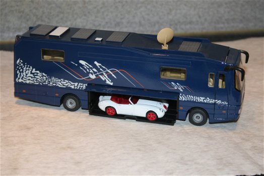 Supergrote Camper 1/50 Siku - 3