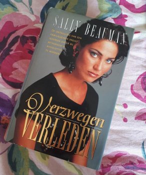 ### Boek : Verzwegen verleden.### - 1