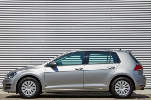 Volkswagen Golf - 1.2 Tsi 105pk Trendline, Navigatie, Cruise + climate control, Telefoon - 1