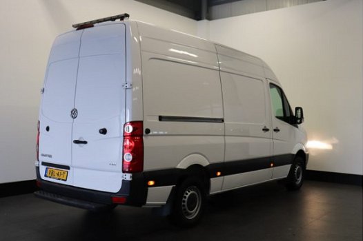 Volkswagen Crafter - 2.0 TDI 163PK L2H2 - Airco - Navi € 10.950, - Ex - 1