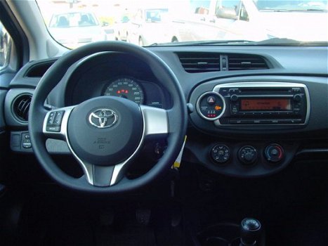 Toyota Yaris - 1.3 VVT-i Now - 1