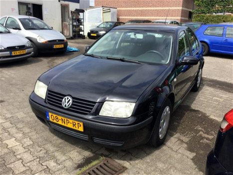 Volkswagen Bora - 1.6-16V CLIMA - 1