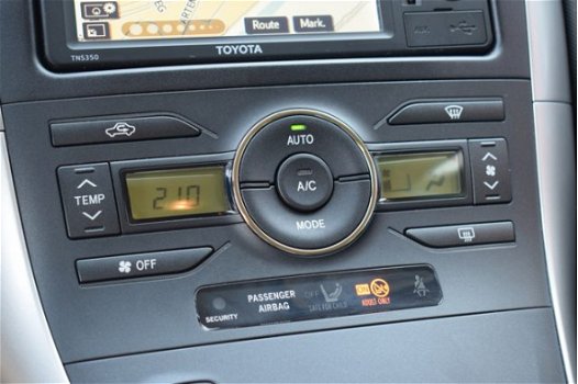 Toyota Auris - 1.8 Full Hybrid Aspiration Automaat 136pk | Cruise | Climate | Navigatie | - 1