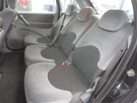 Citroën Xsara Picasso - 1.6i-16V * 12 maanden APK * TIP * Trekhaak * Cruise * Sensoren * Vingerhoets - 1