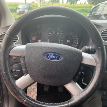 Ford Focus - 1.6-16V Trend Ghia. Airco, audiobediening aan het stuur en meer - 1