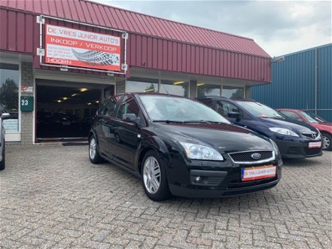 Ford Focus - 1.6-16V Trend Ghia. Airco, audiobediening aan het stuur en meer - 1