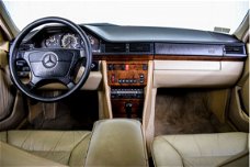 Mercedes-Benz 200-serie - 400 E V8