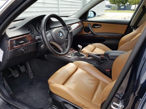 BMW 3-serie Touring - 320i High Executive Clima/Leder/Cruise - 1