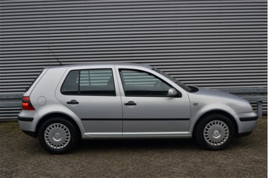 Volkswagen Golf - 1.6 Comfortline 5DRS. AIRCO CD + INRUIL MOGELIJK - 1