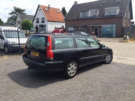 Volvo V70 - 2.4 Comfort Line 7 PERSOONS AUTOMAAT - 1