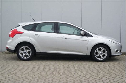 Ford Focus - Trend 1.0 Ecoboost 100 PK | Parkeersensoren achter | Navigatie | Cruise control | Metal - 1