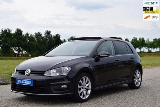 Volkswagen Golf - 1.6 TDI Highline R-Line, Pano, Navi, Clima, Stoelvw, Leder - 1