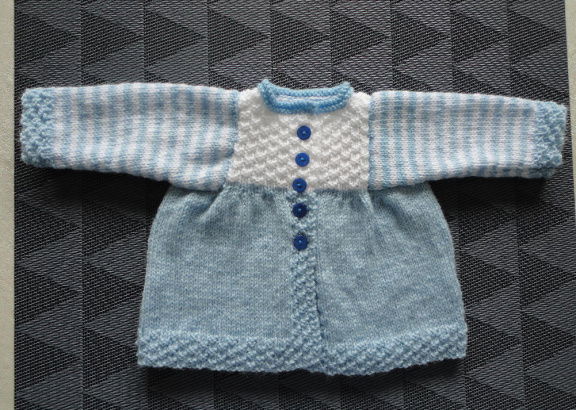 052 blauw/wit baby vestje ca. maat 56 - nr. 1