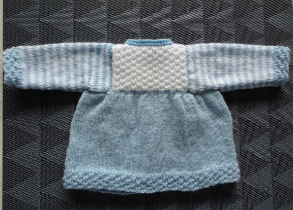 052 blauw/wit baby vestje ca. maat 56 - Afbeelding 2