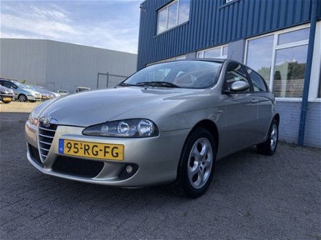 Alfa Romeo 147 - 1.6 TS Distinctive AIRCO & NIEUW APK - 1