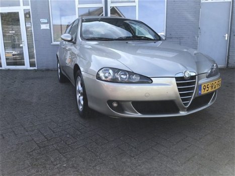 Alfa Romeo 147 - 1.6 TS Distinctive AIRCO & NIEUW APK - 1